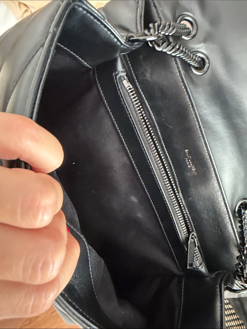 Saint Laurent Black Quilted Leather Shoulder Bag with Matte Logo - Picture 6 of 14